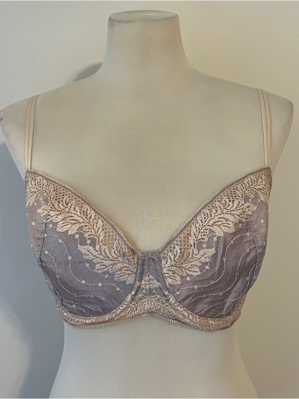 Wacoal Lace Underwire Bra 34DD Beige Purple Floral EUC